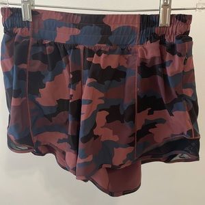 lululemon hotty hot low rise lined 4 inch shorts size 8